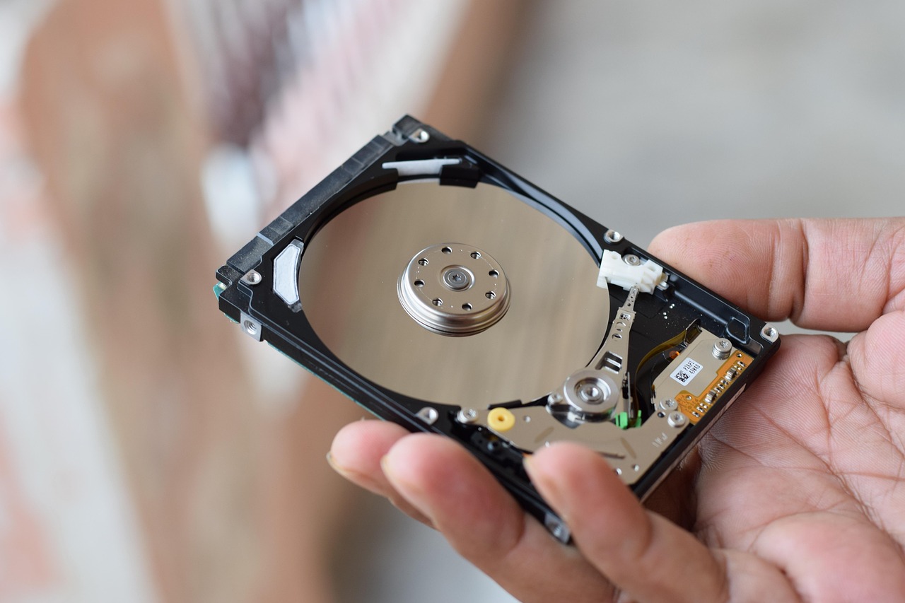Hard drive failure warning and data loss prevention